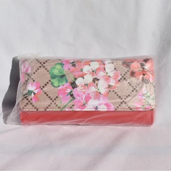 AR New York Floral Print Wallet Red with Removable Wristlet Strap - Picture 9 of 12